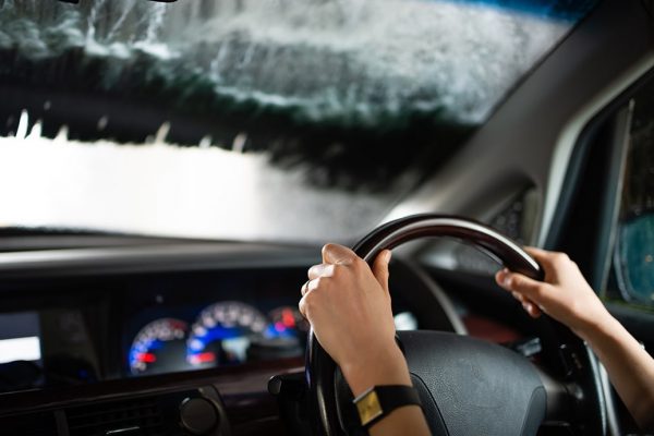 洗車中の車内