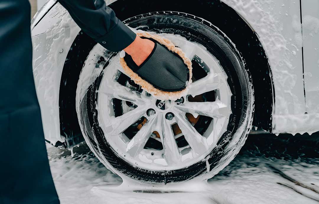 タイヤホイールの手洗い洗車