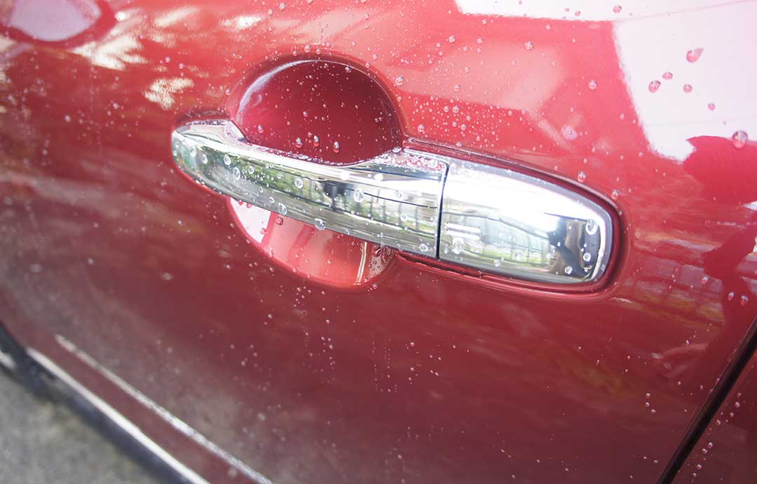 車のボディに付いた汚れ