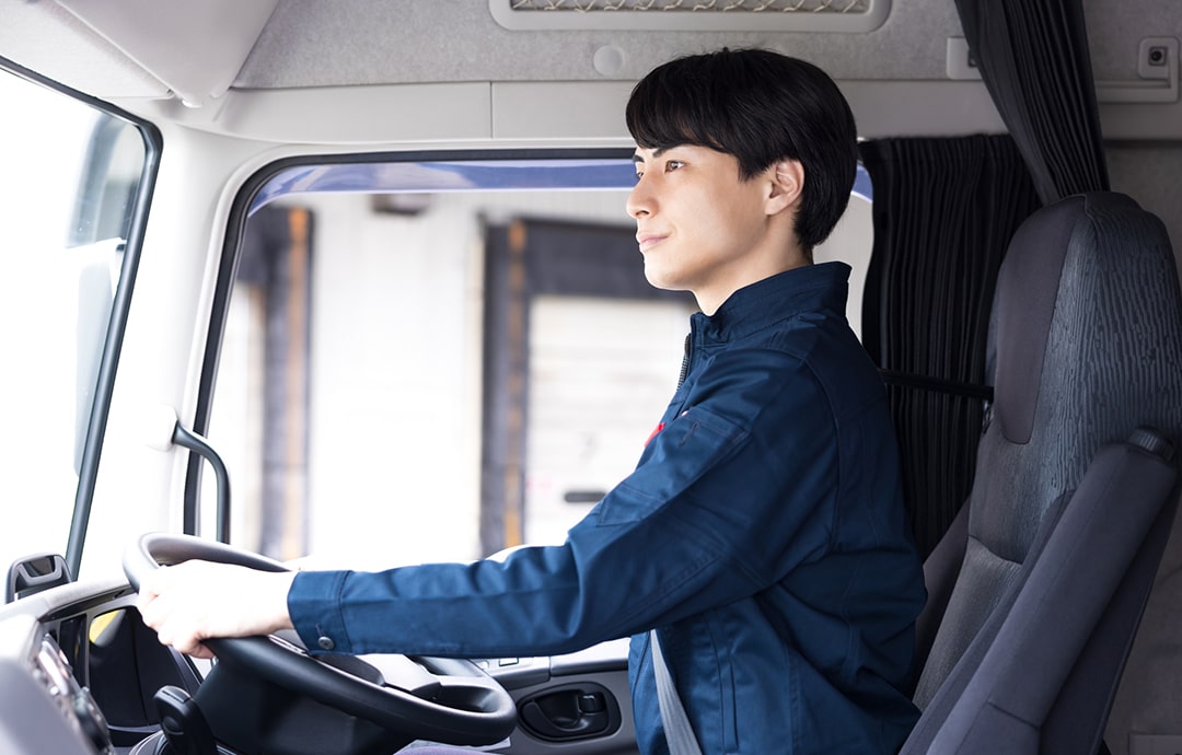 運転するドライバー